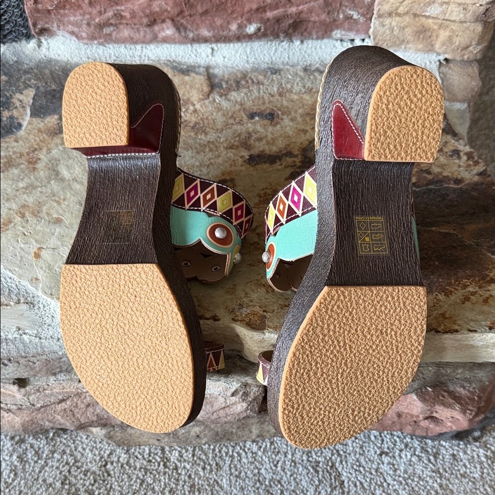 L'ATISTE Women's Colorful Geometric Sandals - Picture 7 of 8